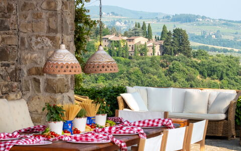Villa Le Corti: Meubles, Table, Mobilier De Jardin, Chaise, Tableau De Plein Air, Linge, Aliments, Nappe De Table, Table Cuisine Et Salle A Manger, Patio