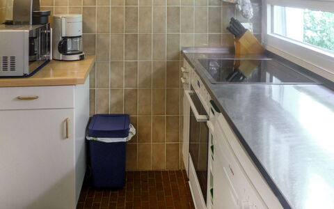 Noisette: Cabinetry, Propriété, Evier, Cuisine, Fenêtre, Appareil De Cuisine, Cuisinière, Électroménager, Évier, Sol