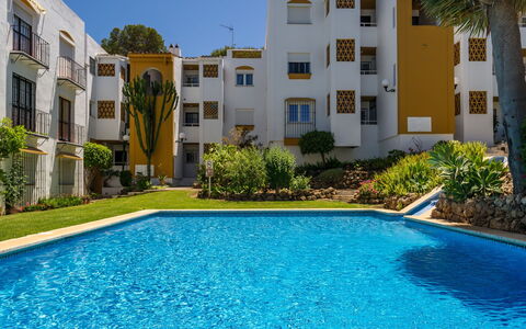 Apartamentos Pueblo Valleverde: L'Eau, Plante, Bâtiment, Jour, Propriété, Ciel, Fenêtre, Bleu Azur, Piscine, Arbre