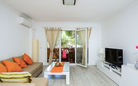 Apartamentos Pueblo Valleverde: Pièce, Propriété, Meubles, Design Intérieur, Salon, Maison, Bâtiment, Sol, Jaune, Plafond