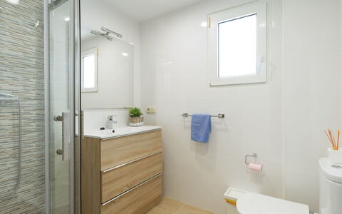 Apartamentos Pueblo Valleverde: Salle De Bains, Pièce, Propriété, Immobilier, Sol, Design Intérieur, Bâtiment, Tuile, Maison, Architecture