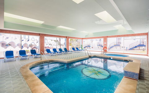 Reserva de Marbella: Piscine, Centre De Loisirs, Propriété, Loisir, Bâtiment, Pièce, Ciel, Design Intérieur, Recours, Immobilier