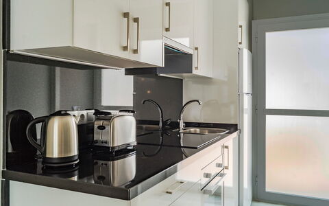 Reserva de Marbella: Pièce, Propriété, Cabinetry, Cuisine, Meubles, Comptoir, Matériel De La Propriété, Design Intérieur, Appareil De Cuisine, Électroménager
