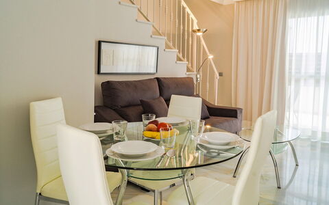 Reserva de Marbella: Pièce, Design Intérieur, Meubles, Propriété, Salon, Salle À Manger, Rideau, Jaune, Table, Bâtiment