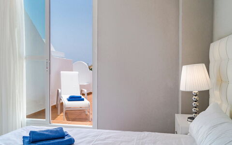 Reserva de Marbella: Chambre, Pièce, Meubles, Lit, Propriété, Design Intérieur, Drap De Lit, Matelas, Mur, Bâtiment