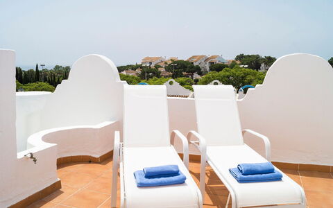 Reserva de Marbella: Blanc, Propriété, Bleu, Meubles, Mobilier De Jardin, Balancelle, Maison, Pièce, Immobilier, Architecture