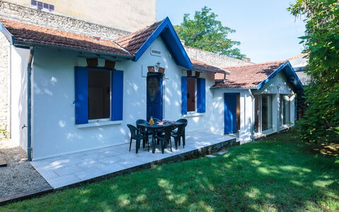 Domremy: Plante, Propriété, Bâtiment, Fenêtre, Ciel, Bleu Azur, Architecture, Chalet, Lot Terre, Maison