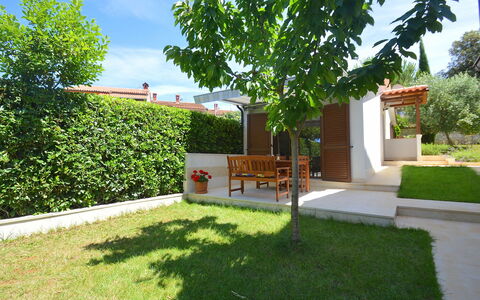Dunja: Propriété, Maison, Domicile, Zone Résidentielle, Herbe, Immobilier, Cour, Arrière-Cour, Bâtiment, Lot Terre