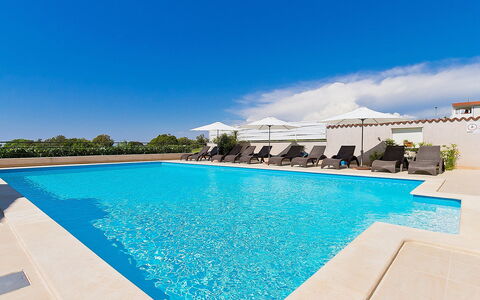 Dunja: Piscine, Propriété, Vacances, Ciel, Bleu Azur, Recours, L'Eau, Immobilier, Loisir, Bâtiment