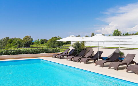Dunja: Piscine, Propriété, Loisir, Immobilier, Recours, Maison, L'Eau, Vacances, Bâtiment, Domicile