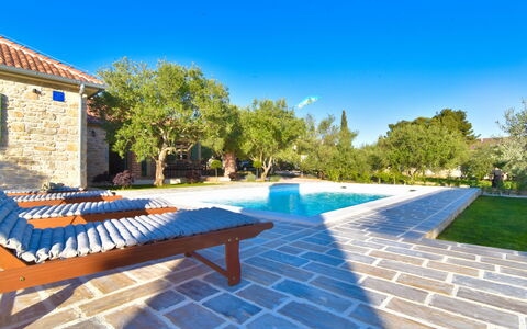 Mate Ceko: Propriété, Piscine, Immobilier, Bâtiment, Maison, Biens, Domicile, Villa, Balancelle, Vacances