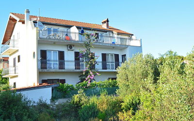 Brodarica 132: Propriété, Maison, Bâtiment, Domicile, Immobilier, Zone Résidentielle, Villa, Zone Rurale, Chalet, Arbre