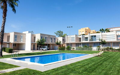 L'Ampolla 652: Herbe, Plante, Propriété, Piscine, Immobilier, Arbre, Bâtiment, Zone Résidentielle, Domicile, Bleu Azur