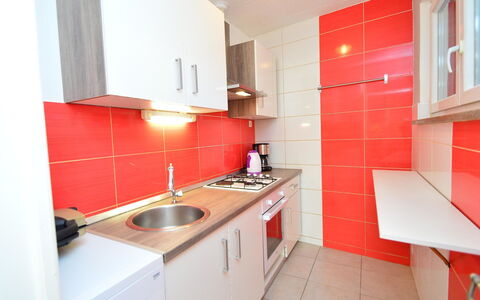 Elin: Propriété, Pièce, Design Intérieur, Meubles, Bâtiment, Tuile, Cuisine, Maison, Cabinetry, Immobilier