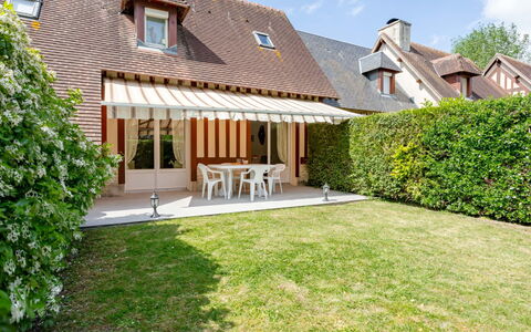 Deauville-Trouville 295: Toit, Arbuste, Maison, Domicile, Zone Résidentielle, Chalet, Jardin, Porte, Porche, Ombre