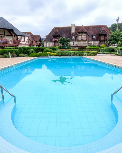 Deauville-Trouville 295: Piscine, Propriété, Loisir, Recours, L'Eau, Immobilier, Vacances, Bâtiment, Ville Resort, Maison