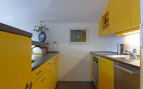 Im Gruebi Apt.5: Cabinetry, Propriété, Jaune, Cuisine, Design Intérieur, Tiroir, Bâtiment, Appareil De Cuisine, Sol, Bois