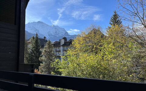 Wengen 59: Ciel, Nuage, Montagne, Bâtiment, Propriété, Voiture, Véhicule, Plante, Roue, Architecture