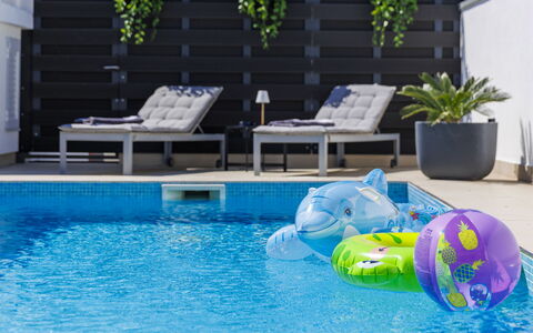 Albona Luna: Bleu, Piscine, Mobilier De Jardin, Meubles, Composite, Pot De Fleur, Loisir, Recours, Plante D'Appartement, Hôtel