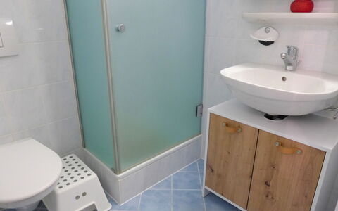 Schuss 23: Luminaire Plomberie, Évier, Robinet, Blanc, Lavabo, Salle De Bains, Armoire De Toilette, Design Intérieur, Cabinetry, Sol