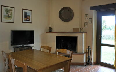 Ciclamino: Pièce, Propriété, Meubles, Salon, Design Intérieur, Sol, Bâtiment, Cheminée, Dur, Foyer