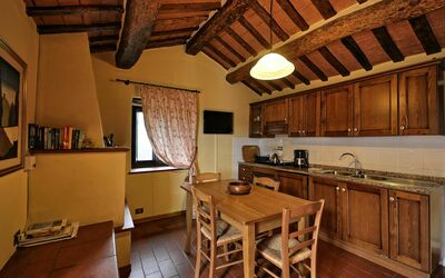 Violetta: Pièce, Propriété, Bâtiment, Meubles, Design Intérieur, Cuisine, Maison, Faisceau, Comptoir, Plafond