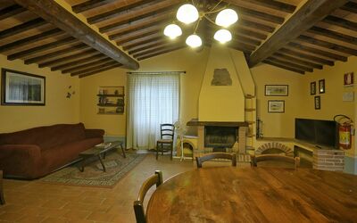 Tulipano: Pièce, Propriété, Bâtiment, Plafond, Design Intérieur, Meubles, Immobilier, Sol, Grenier, Salon