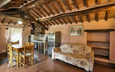 Fiordaliso: Pièce, Meubles, Propriété, Bâtiment, Design Intérieur, Faisceau, Grenier, Sol, Immobilier, Salon
