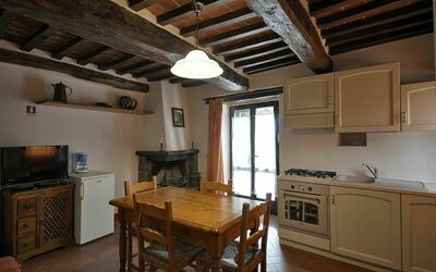 Rosa: Pièce, Propriété, Bâtiment, Meubles, Plafond, Cuisine, Design Intérieur, Faisceau, Maison, Sol