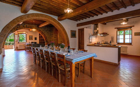Villa Il Prato: Meubles, Table, Chaise, Table Cuisine Et Salle A Manger, Salle À Manger, Domicile, Pièce, Brique, Tache De Bois, Plante D'Appartement