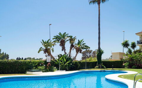 Lorcrimar Ii: Piscine, Arbre, Propriété, Palmier, Recours, Vacances, Arecales, Loisir, L'Eau, Immobilier