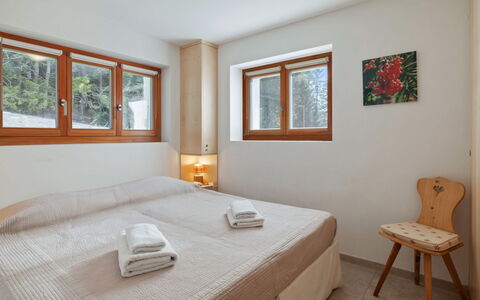 Crans-Montana 617: Mur, Bois, Design Intérieur, Plafond, Sol, Chambre, Lit, Sol, Pièce, Meubles