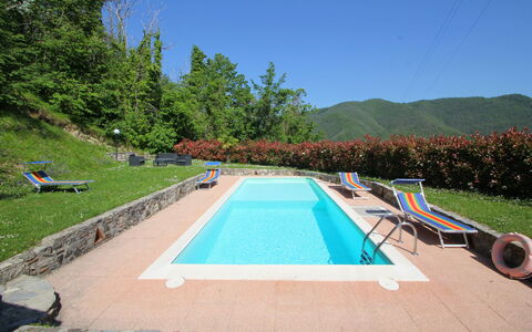 Villa San Rocco: Plante, Ciel, L'Eau, Piscine, Ombre, Arbre, Mobilier De Jardin, Lot Terre, Sol, Design Urbain