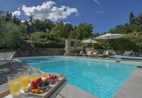 Villa Flora: Piscine, Propriété, Paysage Naturel, Vacances, Ciel, Loisir, Immobilier, L'Eau, Maison, Biens