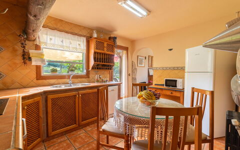 Villa Lavanda: Pièce, Propriété, Meubles, Bâtiment, Design Intérieur, Sol, Plafond, Immobilier, Cuisine, Maison