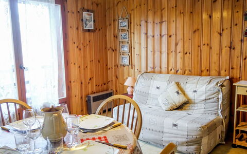 Saint Gervais 450: Pièce, Propriété, Meubles, Bâtiment, Design Intérieur, Maison, Table, Immobilier, Bois, Salon