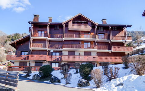 Saint Gervais 450: Ciel, Bâtiment, Plante, Propriété, Fenêtre, Neige, Maison, Nuage, Arbre, Design Urbain