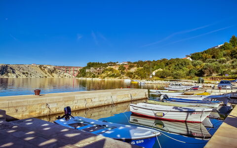 Anđela: Ciel, L'Eau, Bateau, Navire, Véhicule, Bleu, Bleu Azur, Bateaux Et Nautique - Materiel Et Fournitures, Arbre, Cotiers Et Relief Océaniques
