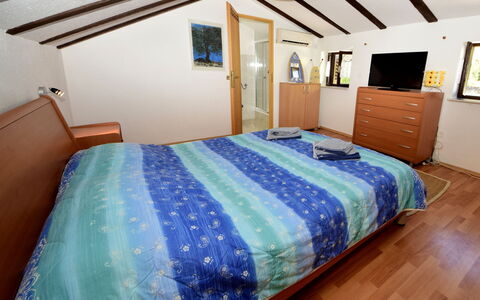 Villa Palma: Meubles, Bâtiment, Propriété, Confort, Bleu Azur, Bois, Cadre De Lit, Lit, Design Intérieur, Maison