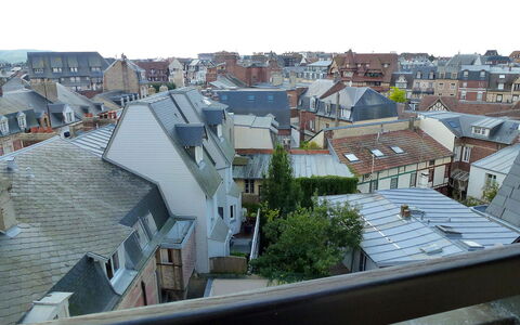 Le Plazza: Bâtiment, Fenêtre, Ciel, Maison, Design Urbain, Condominium, Zone Résidentielle, Quartier, Paysage, Immobilier