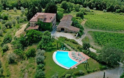 Fattoria Di Quercia Al Poggio: Paysage Naturel, Complexe Sportif, Photographie Aérienne, Vue Du Ciel, Paysage, Biens, Jardin Botanique, Herbe, Arbre, La Photographie