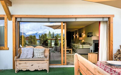 Cor des Alpes 2 681.5: Propriété, Bois, Ombre, Plante, Design Intérieur, Immobilier, Dur, Tache De Bois, Salon, Faisceau