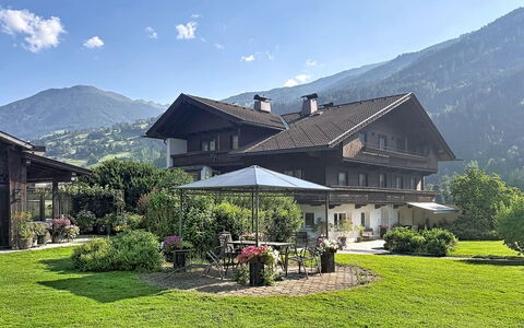 Aschau im Zillertal 495: Maison, Domicile, Toit, Lot Terre, Chalet, Biens, Jardin, Couverture De Sol, Pelouse