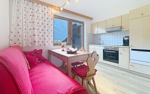 Aschau im Zillertal 495: Meubles, Design Intérieur, Plafond, Pièce, Domicile, Appartement, Parquet, Chaise, Salon, Tache De Bois