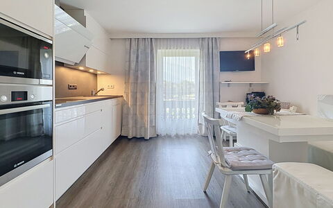 Aschau im Zillertal 495: Meubles, Design Intérieur, Cuisine, Sol, Comptoir, Bois, Plafond, Sol, Appareil De Cuisine, Cabinetry