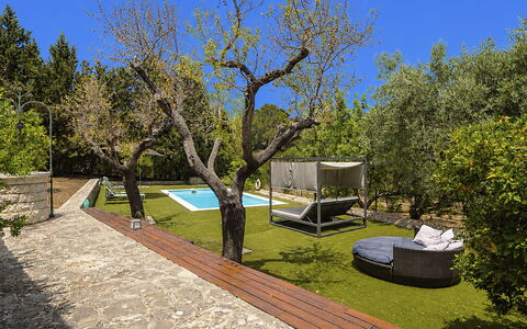 Can Coll: Jardin, Piscine, Ombre, Mobilier De Jardin, Arrière-Cour, Aménagement Paysager, Recours, Eco Hôtel, Cour, Pelouse