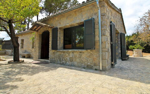 Can Coll: Propriété, Maison, Bâtiment, Ville, Architecture, Arbre, Immobilier, Zone Rurale, Domicile, Façade