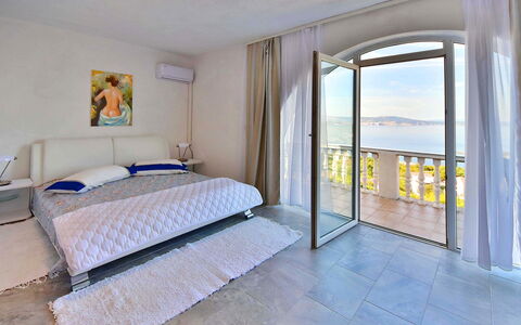 Stana: Chambre, Propriété, Pièce, Meubles, Lit, Bâtiment, Drap De Lit, Design Intérieur, Suite, Sol