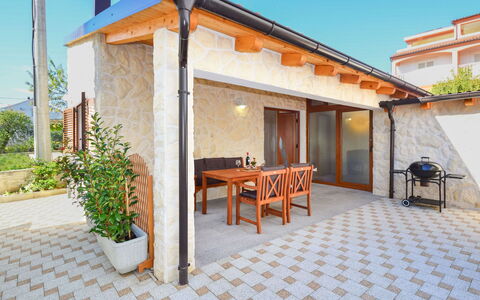 Ante: Plante, Bâtiment, Ciel, Propriété, Meubles, Table, Bois, Ombre, Design Intérieur, Maison