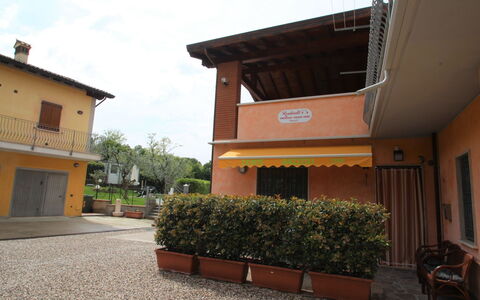 Rondinelli: Propriété, Maison, Bâtiment, Ville, Jaune, Architecture, Mur, Immobilier, Ciel, Quartier